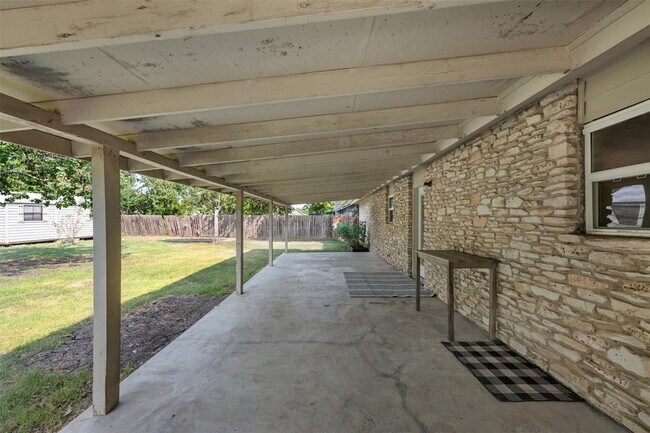 Building Photo - 2506 Oak Ln