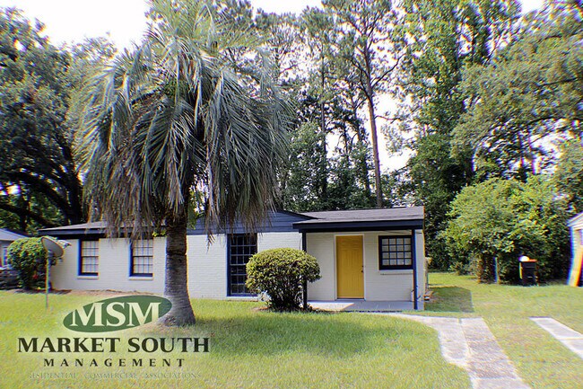 Primary Photo - BRICK RANCH OFF SKIDAWAY- AVAILABLE NOW!