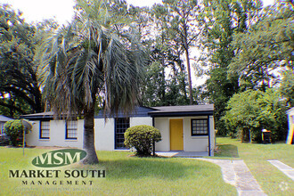 Building Photo - BRICK RANCH OFF SKIDAWAY- AVAILABLE NOW!