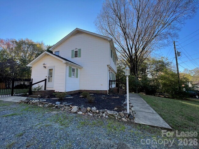Building Photo - 20921 San Mateo Pl