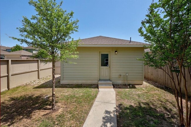 Building Photo - Sorrento Free Standing Home/Condominium - ...