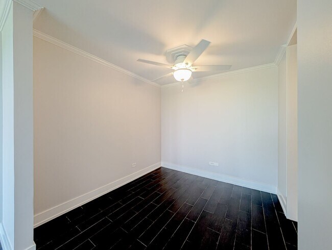 Building Photo - 1043 S York Rd