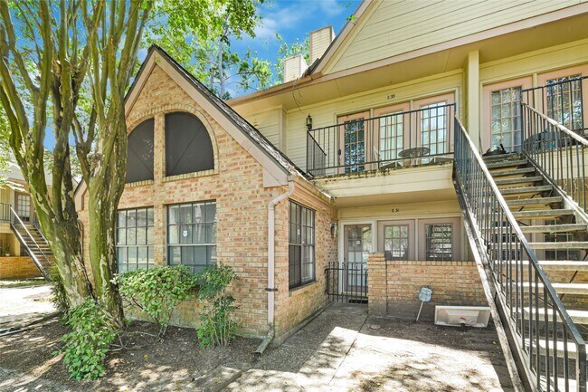 Building Photo - 16800 Sugar Pine Dr
