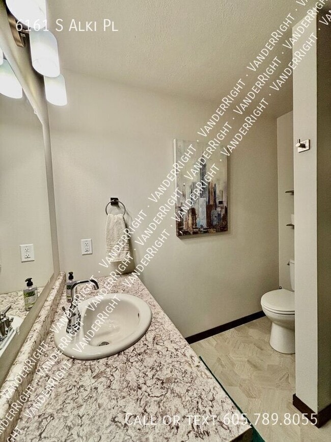 Building Photo - 6161 S Alki Pl