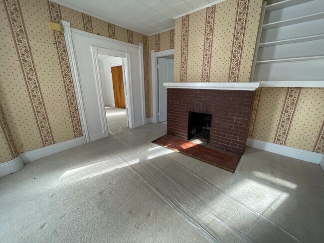 Building Photo - 55 Oak St