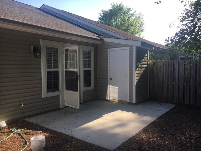 Building Photo - 122 Shelby Dr