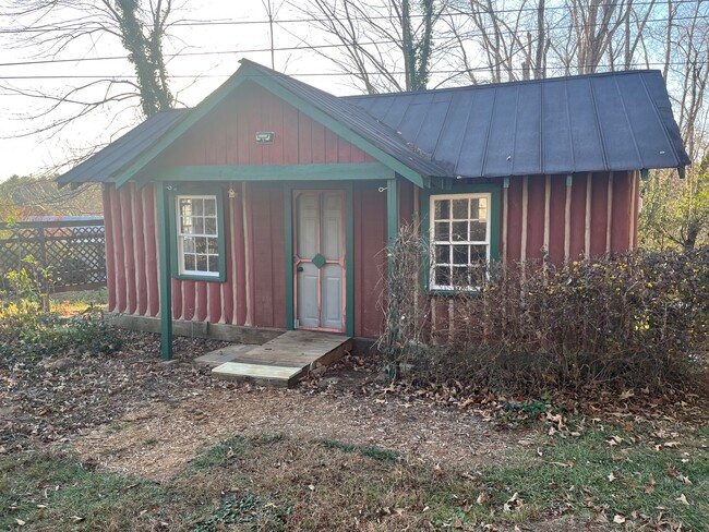 Building Photo - 17 Lewis Higgins Dr