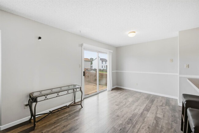 Building Photo - 5012 Joshua Dr