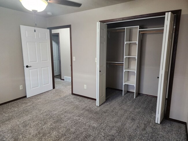 Building Photo - Two bedroom Town Home with attached double garage