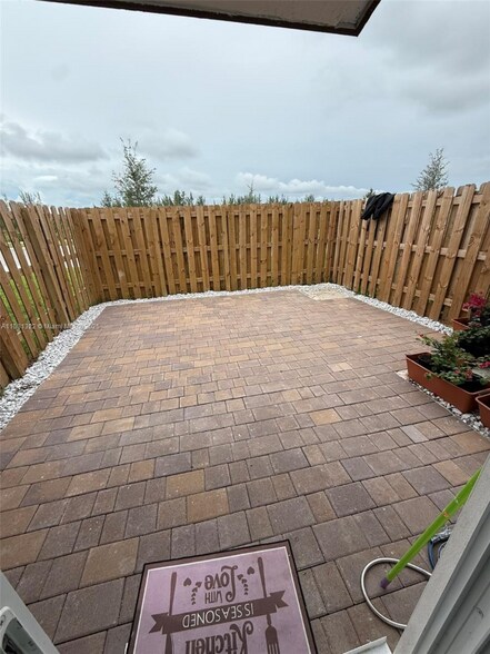 Building Photo - 2582 SE 29th St