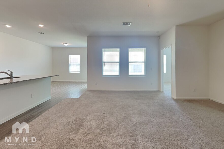 Building Photo - 1044 Banyon Tree Ln