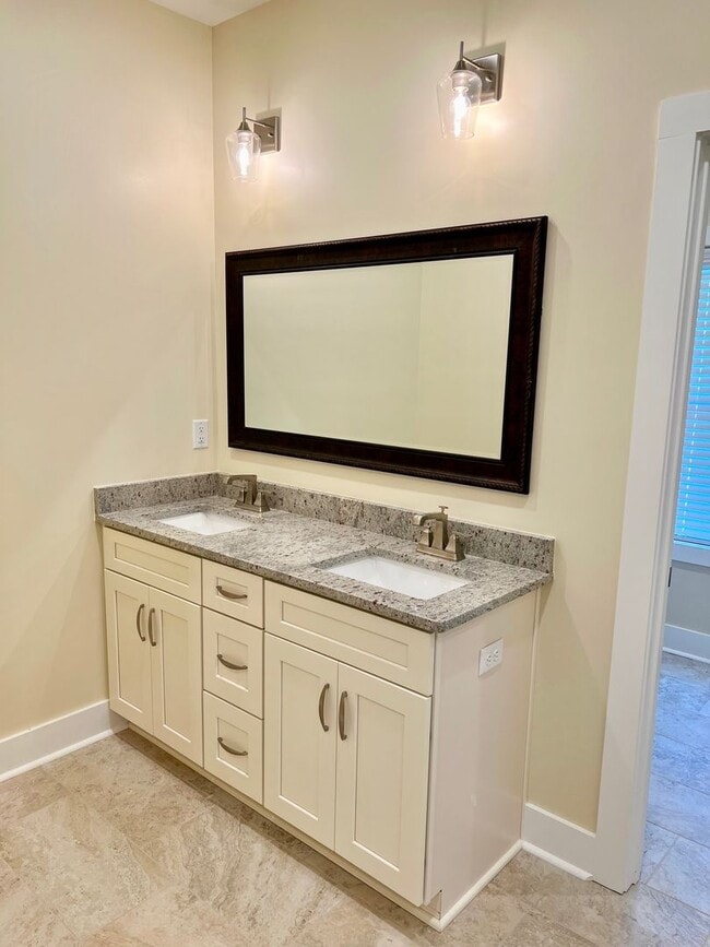 Building Photo - FOR Rent – 3 Bedroom, 2 Bath!