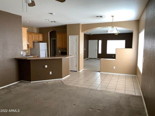 Building Photo - Charming 4 bed, 2 bath home on the golf co...