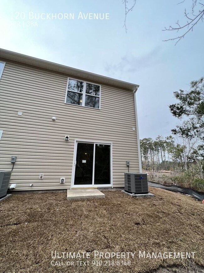 Building Photo - 2BR/3BA Townhome Available for Rent in Hol...