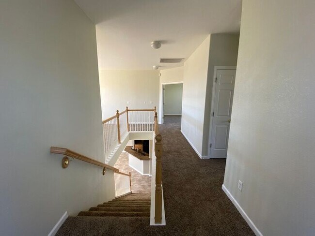 Building Photo - NW Reno 4 Bedroom Home - Mountain Views