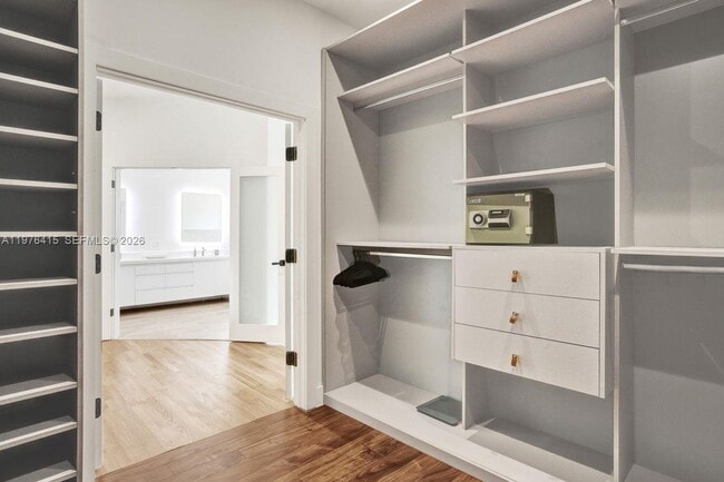 Building Photo - 5735 N Bay Rd