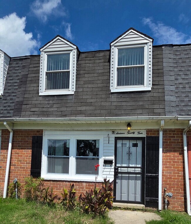 Building Photo - 3 Bedroom Townhome Minutes From Towson Town Center!