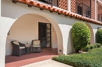 Building Photo - 104 S Interlachen Ave