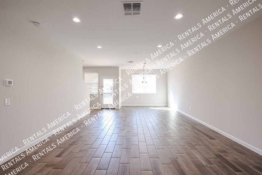 Building Photo - 1255 N Arizona Ave