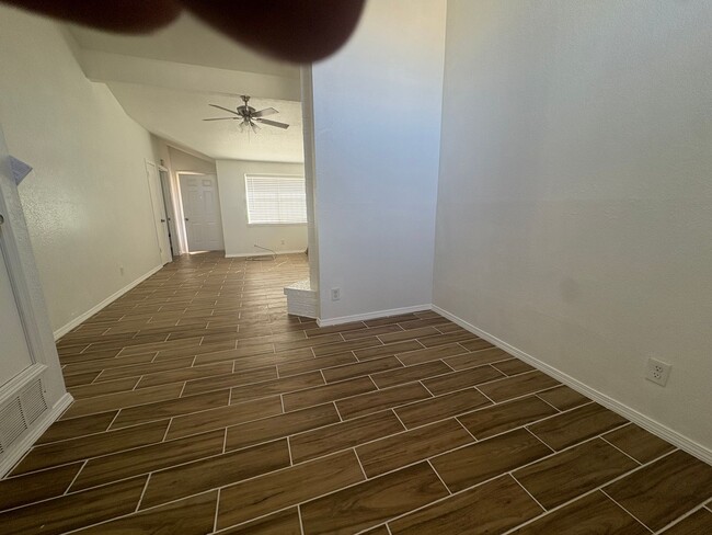 Building Photo - EASTSIDE DUPLEX FOR RENT