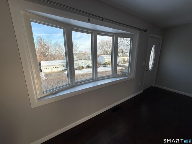 Building Photo - 7 Beechwood Dr