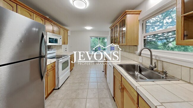 Building Photo - Beautiful single-family home in Seattle