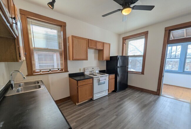 Building Photo - 3627 Pennsylvania Ave