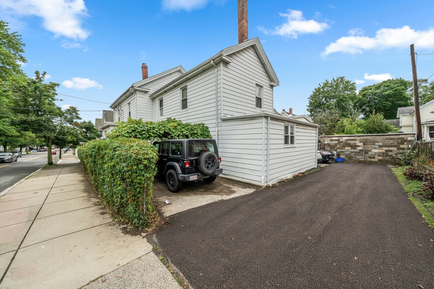 Building Photo - 34 Page St