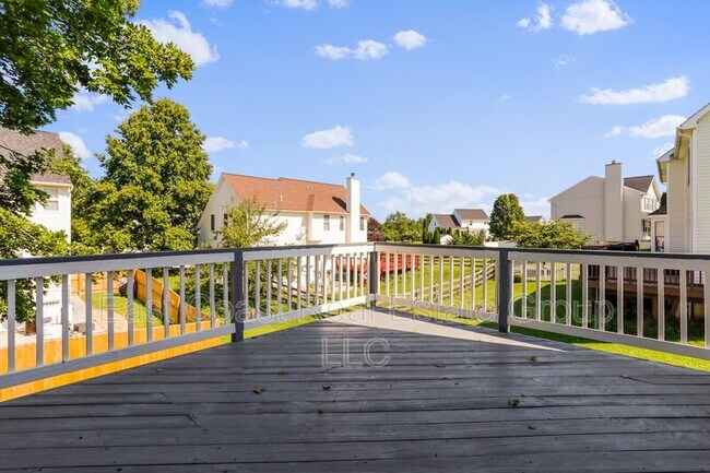 Building Photo - 77 Grassy Meadow Rd