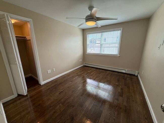 Building Photo - Mint 2 Bed/2 Bath Single-Family Home in Howard Beach!