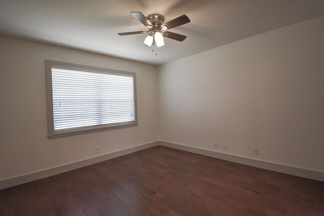 Building Photo - Lease Takeover Opportunity Available! 3 Be...