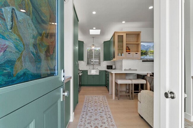 Building Photo - Newly-Built, Fully-Furnished ADU in Corona...