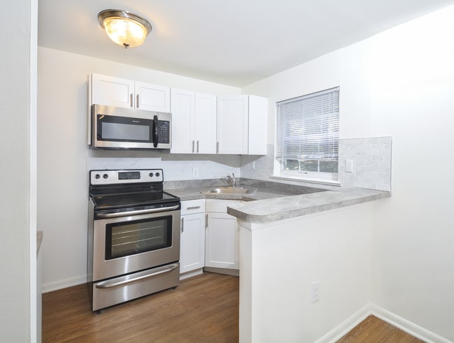 Sample Kitchen - Knollwood Apartments