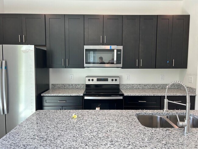 Building Photo - 16948 SW 39th Cir