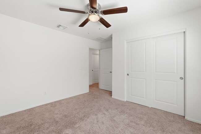 Building Photo - 4bedroom 2 bath single family home!