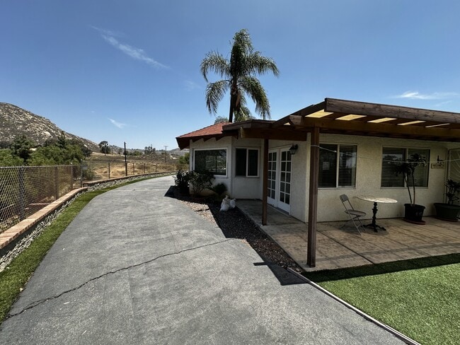 Building Photo - 10374 Lake Summit Dr