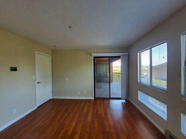 Building Photo - Spacious 2 bedroom 2 bath condo with perfect floor plan