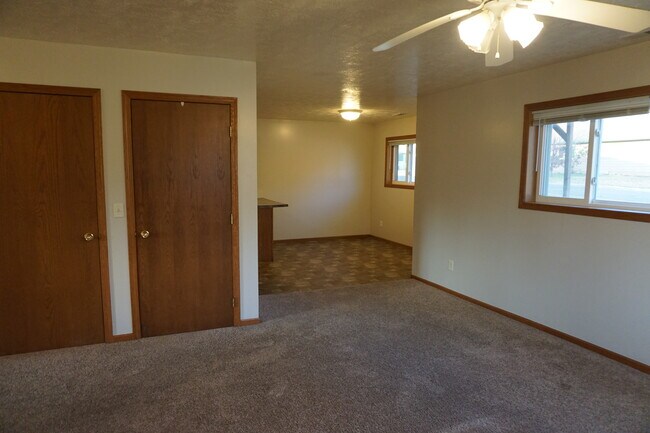 Building Photo - 1400 E Rushmore Dr