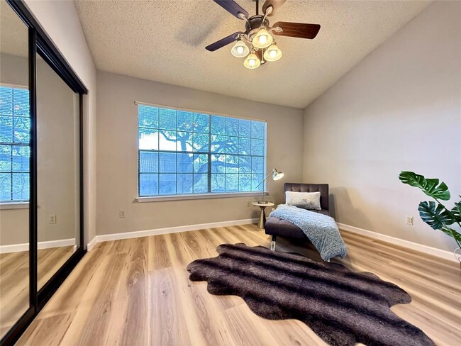 Building Photo - 7122 Wood Hollow Dr