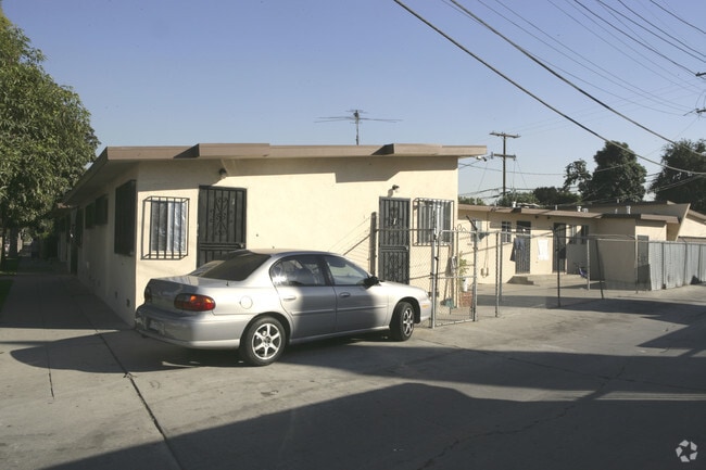 Primary Photo - 69th Way Apts