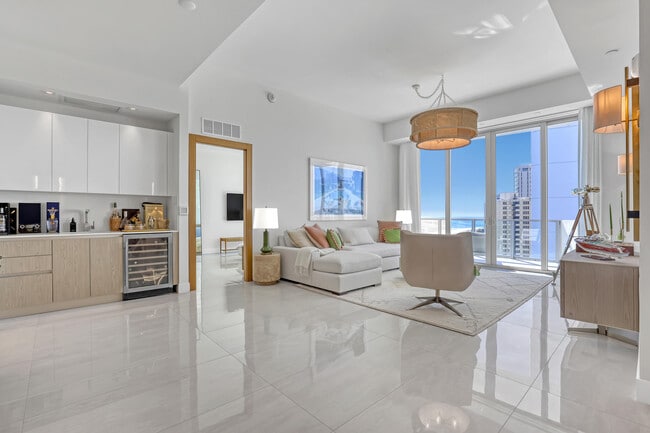 Building Photo - 3100 N Ocean Dr