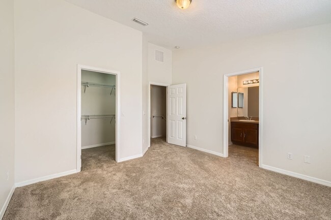 Building Photo - Windermere townhouse