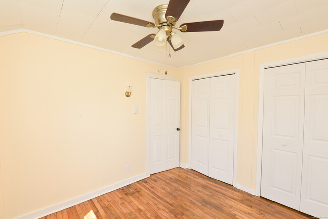 Building Photo - 130 Circle Dr
