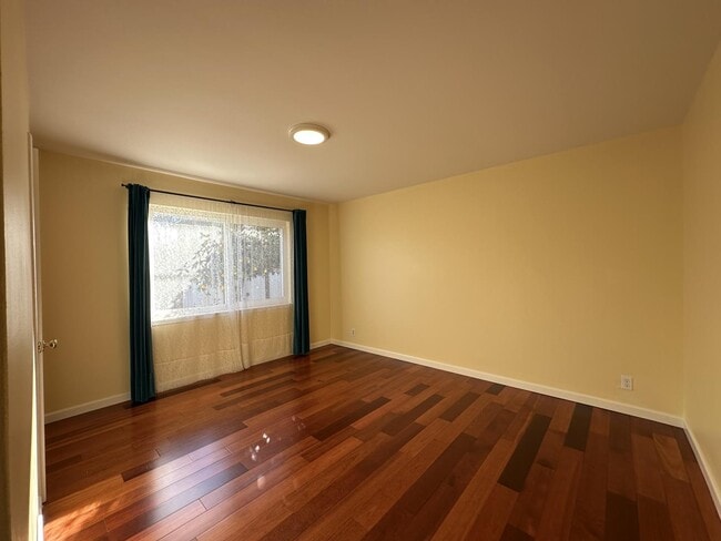 Building Photo - 1934 Foxworthy Ave