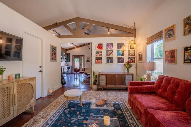 Building Photo - 5200 St Georges Green