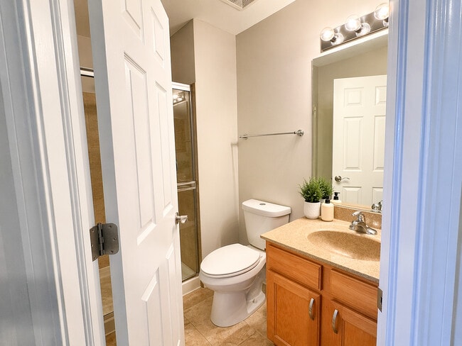 Building Photo - 121 Rosehall Dr