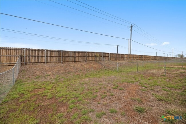 Building Photo - 903 Lasso Dr