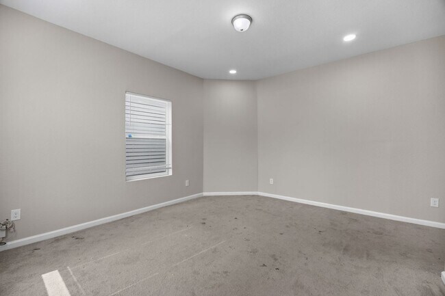 Building Photo - 126 Linden Ave