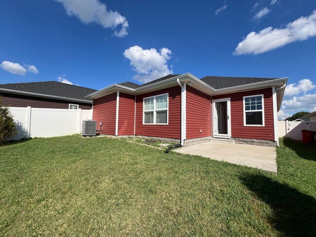 Building Photo - Single-Family Home in Hopkinsville with Fe...