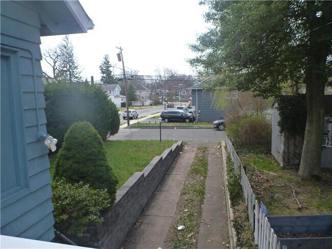 Building Photo - 222 Manhattan Terrace